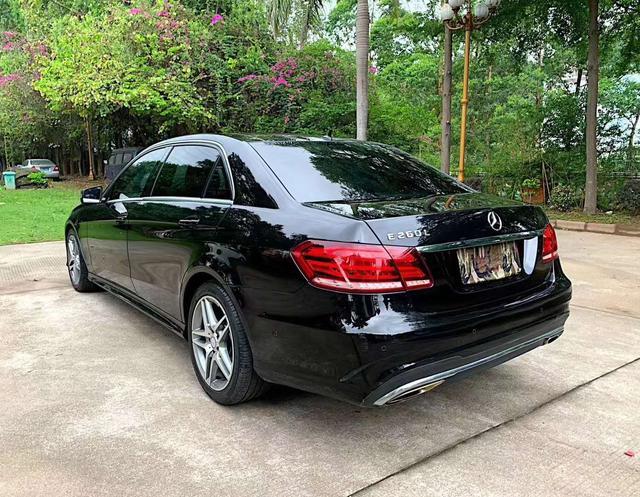 16年奔驰e260售价15万呈现商务气质之余还增添了几分时尚感