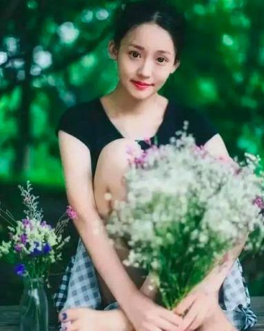 绿地门女主张雨婷成了"网红",去掉美颜和滤镜之后,95后变成了85后