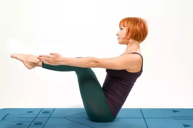 瑜伽体式之半船式