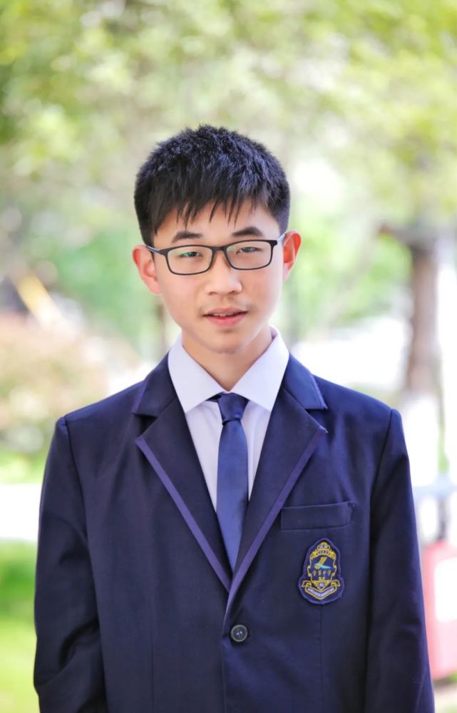 谢奕,初中就读于杭州东南中学,现为杭州学军中学海