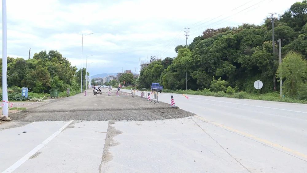 【五位一体 四个全面】新平大道改建工程项目有序推进