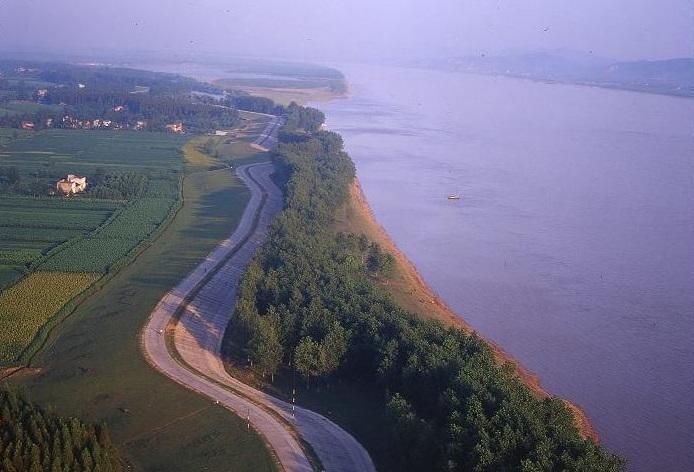 为什么长江的"荆江"河段,会形成头顶一江水的地上河?