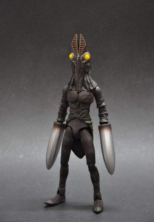 他的家族人员众多,每次都是举族入侵地球,再也没能回去.