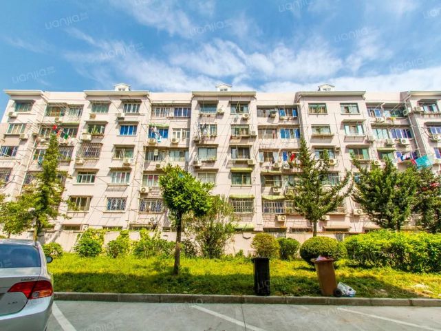 龙吴路站 ●华发小区 挂牌参考均价50966元/﹐ 银都路站 ●银都新村