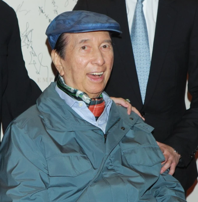赌王大房千金何超雄状告亲姐,曾因母亲离世长期礼拜