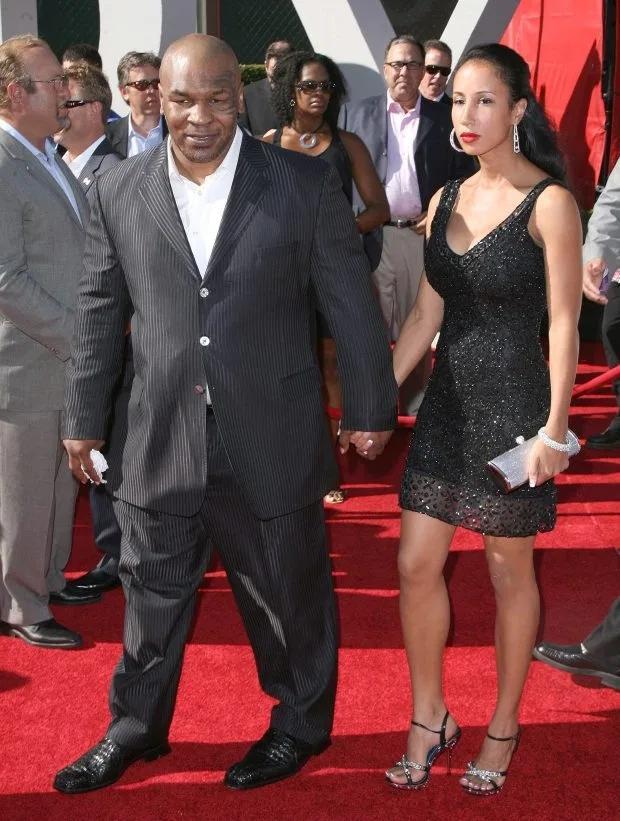 泰森复出收入一半做慈善一半给老婆比赛不止一场泰嫂很有手腕