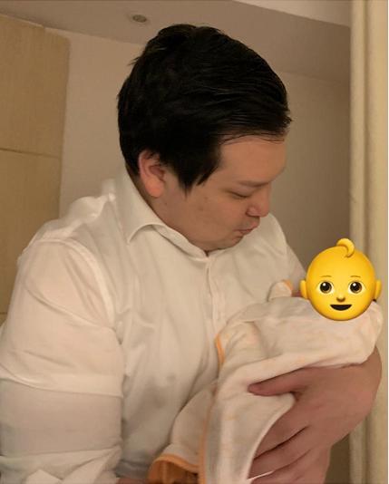 报道女星廖康如顺利产下豪门男孙,这是香港富豪赵世曾的第二个孙子,他