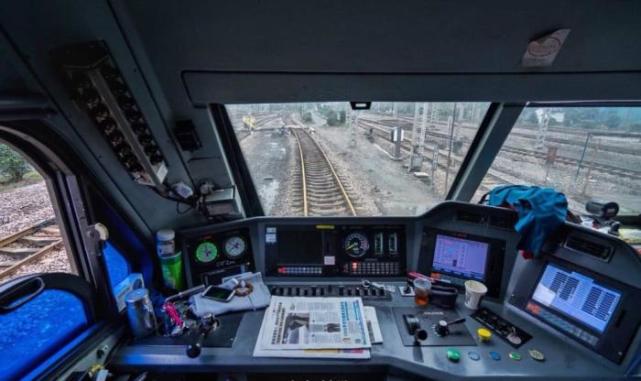 平常大家开车出去,驾驶室都有一个方向盘,有了方向盘人们才好掌握行车