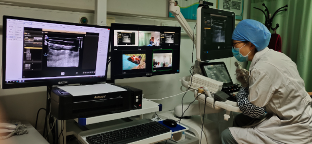 社区医院派出移动医学工作站老人足不出院就能签约开药