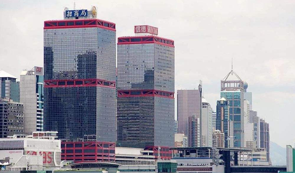 到1986年,东西两座,楼高40多层的信德中心落成启用,成为香港岛上耀眼