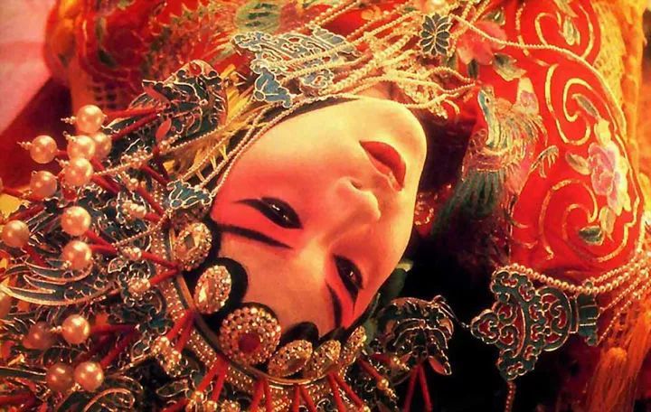 电影霸王别姬爱情和事业的双重背叛才是程蝶衣致命的硬伤