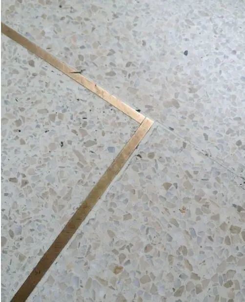 地面还在美缝?那你就交了5000元智商税,现在流行这种线条