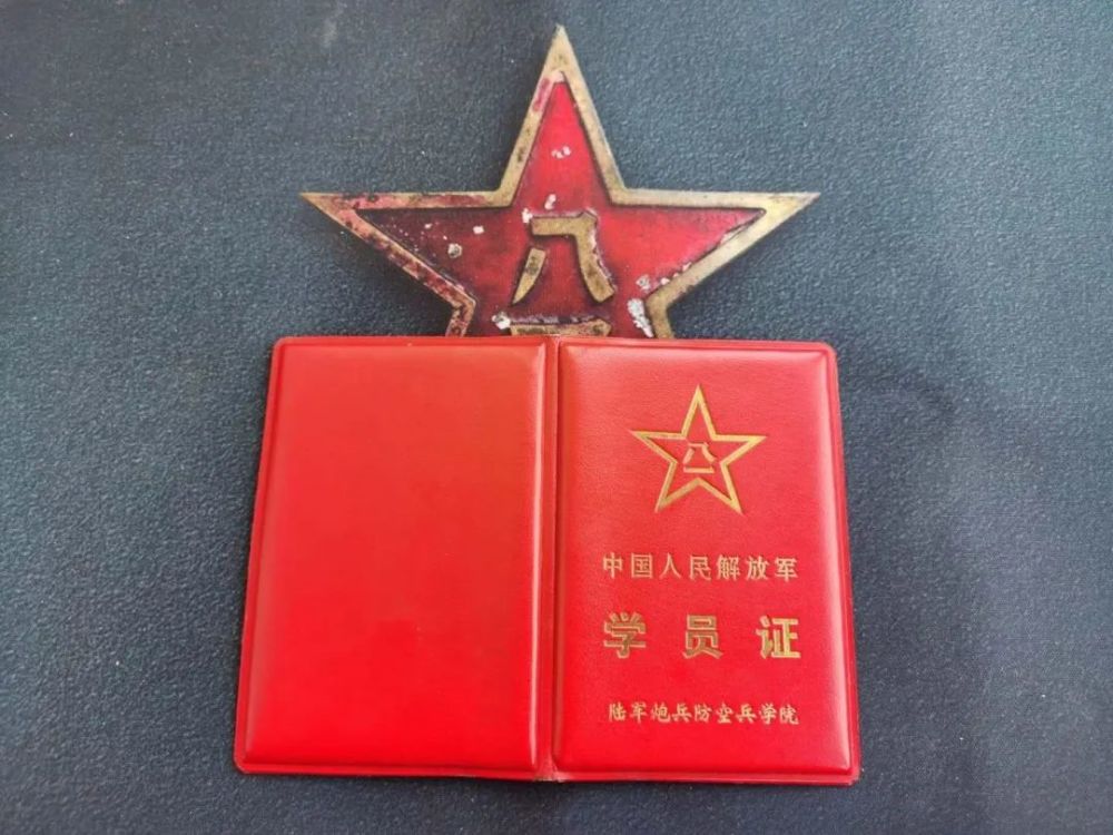 校训:忠勇 智信 精武 胜战陆军炮兵防空兵学院校训:信念 求实 献身