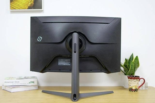 240hz与1000r曲率的绝妙搭配三星玄龙骑士g7电竞显示器新品首测