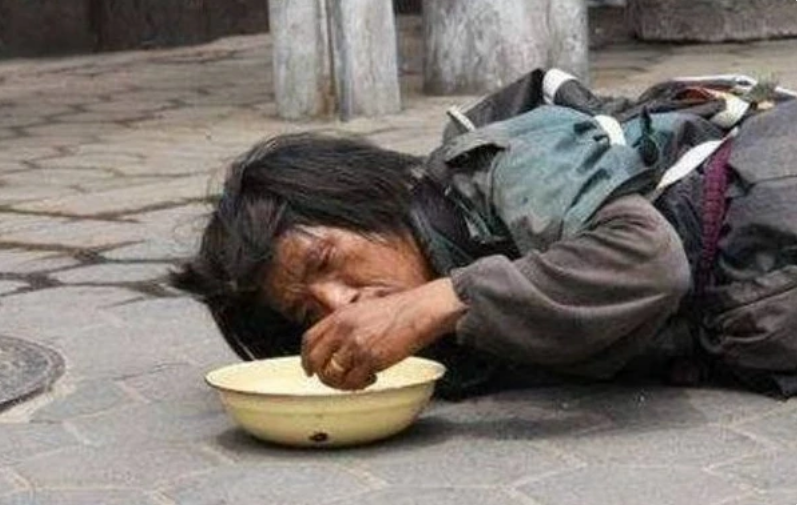 灵签占卜假如只有一个馒头你选择给哪个乞丐秒测你情商有多高