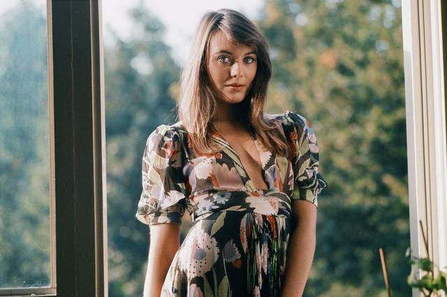 莱斯利-安·唐恩(lesley-anne down)1963年到1965年期间在英国