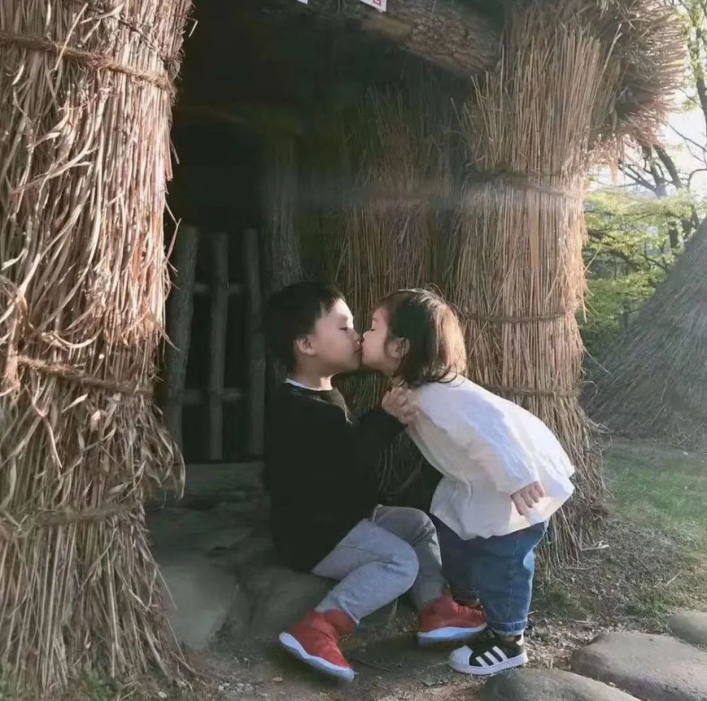 小孩情侣头像敲可爱的萌娃情侣头像