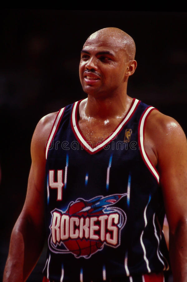 巴克利抓下生涯最高的33篮板 比对手全队还多|巴克利|篮板|nba|火箭队