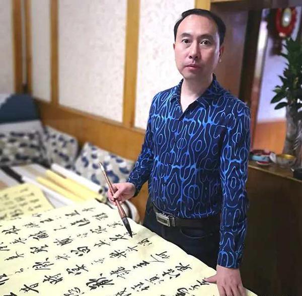 艺术简介简军海,男,1975年4月22日生,湖北荆门人,大专文化,现专职于