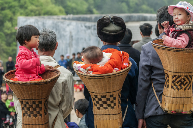 背篓里的童年山里娃难忘的记忆