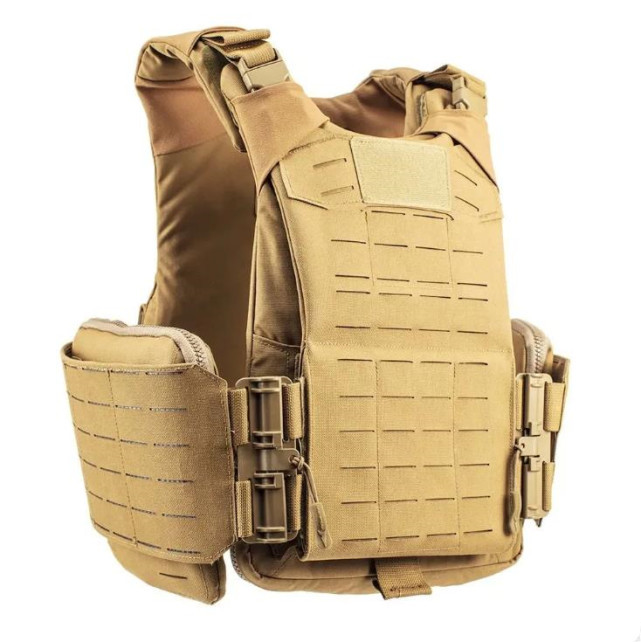 美军测试新型防弹衣,重量轻了四分之一,肩膀位置有特别设计,让射击更