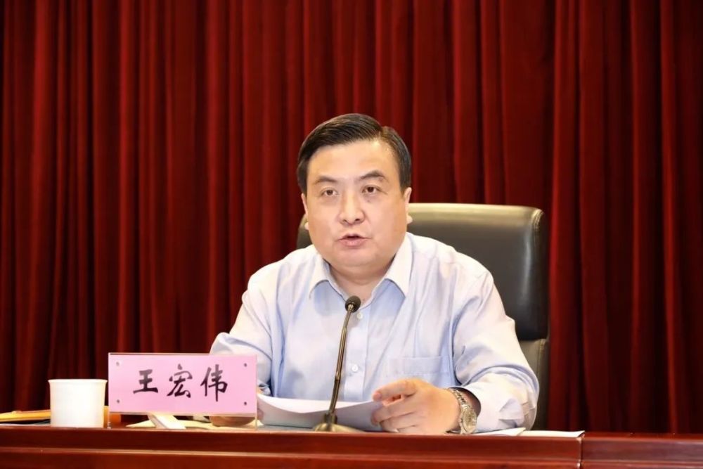 并对下阶段工作提出三点建议 区委常委,副区长王宏伟感