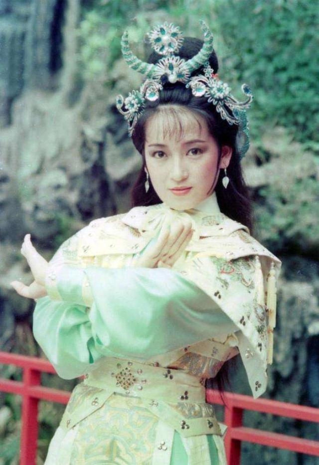 梁洁华年轻时有多美?黄日华为她放弃龚慈恩,今用戏服做陪葬