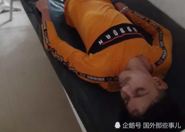 3名小伙下雨时在屋顶露台吃饭,一个雷劈来全部身亡