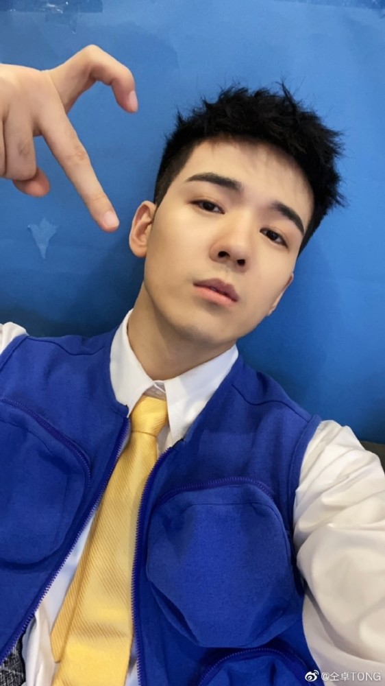 仝卓|仝卓被封杀后依然炒作不停，发人均20红包要营销号炒作机场照