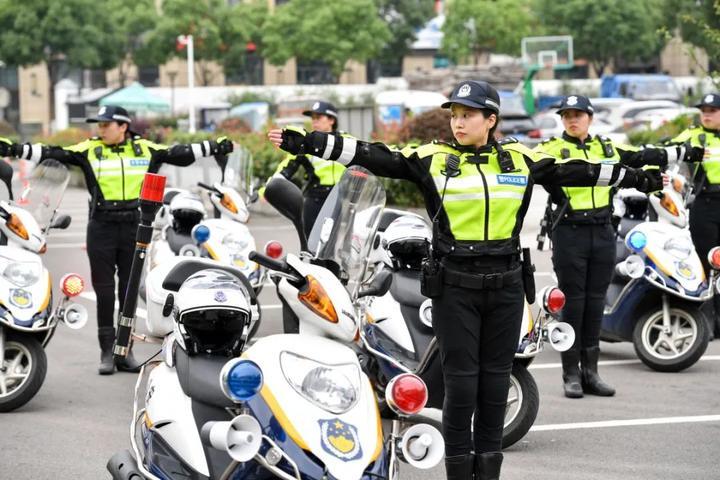 女子骑警队c位出道