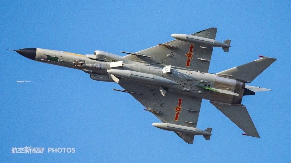 这些战机主要包括航空工业沈飞的歼-8ii系列,主要型号是歼-8f以及一些