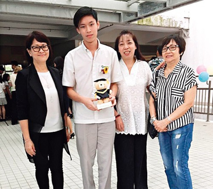 离婚后,罗嘉良一直有按时支付儿子的生活费和学费,也尽力修补与方敏仪