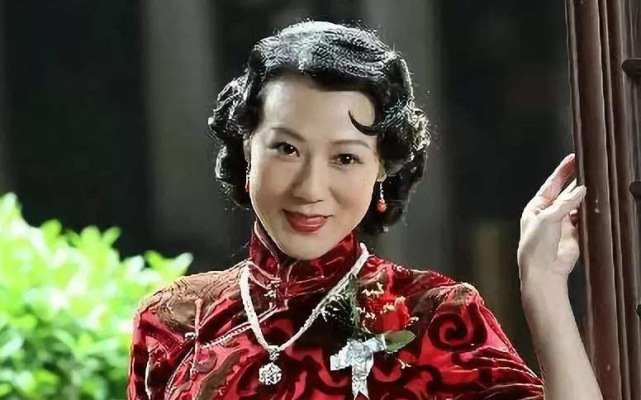tvb龙套女演员,到内地拍戏多年年赚几千万;你或许还不认识她