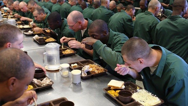 这个死刑犯人的"最后一顿",点了个奢华大餐,差点把监狱吃穷