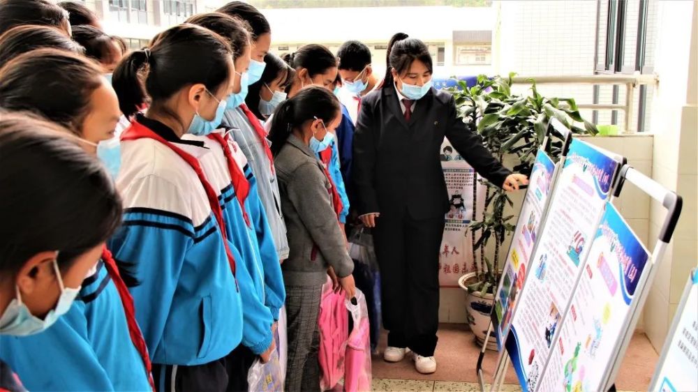 普格县附城小学图片