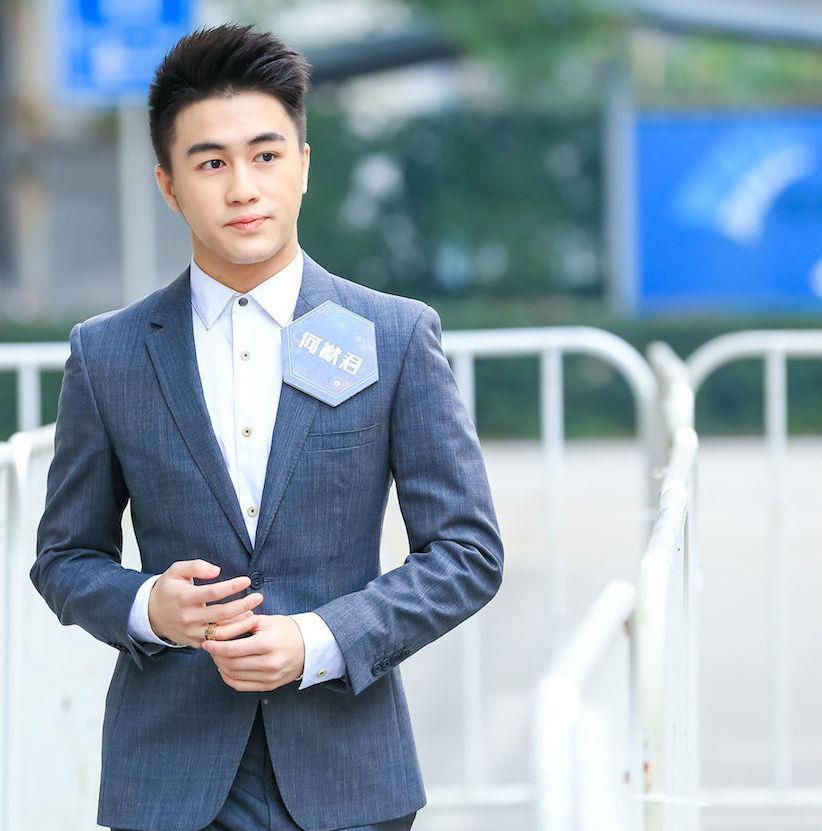 何猷君千字回应改认证,否认凭长孙争产,疑讽兄弟姐妹靠关系读名校_腾