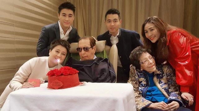 何鸿燊|何鸿燊八姐，99岁孤身一人，为何只有四房梁安琪陪伴左右？