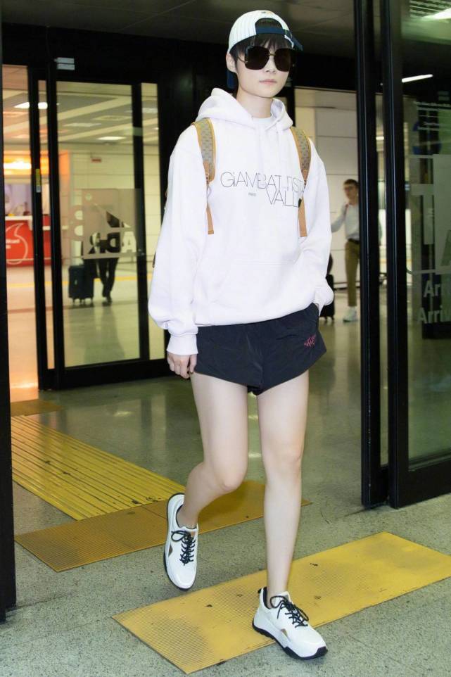 倪妮和jennie真会搭配,手把手教你挑墨镜,戴上脸变小不用修图