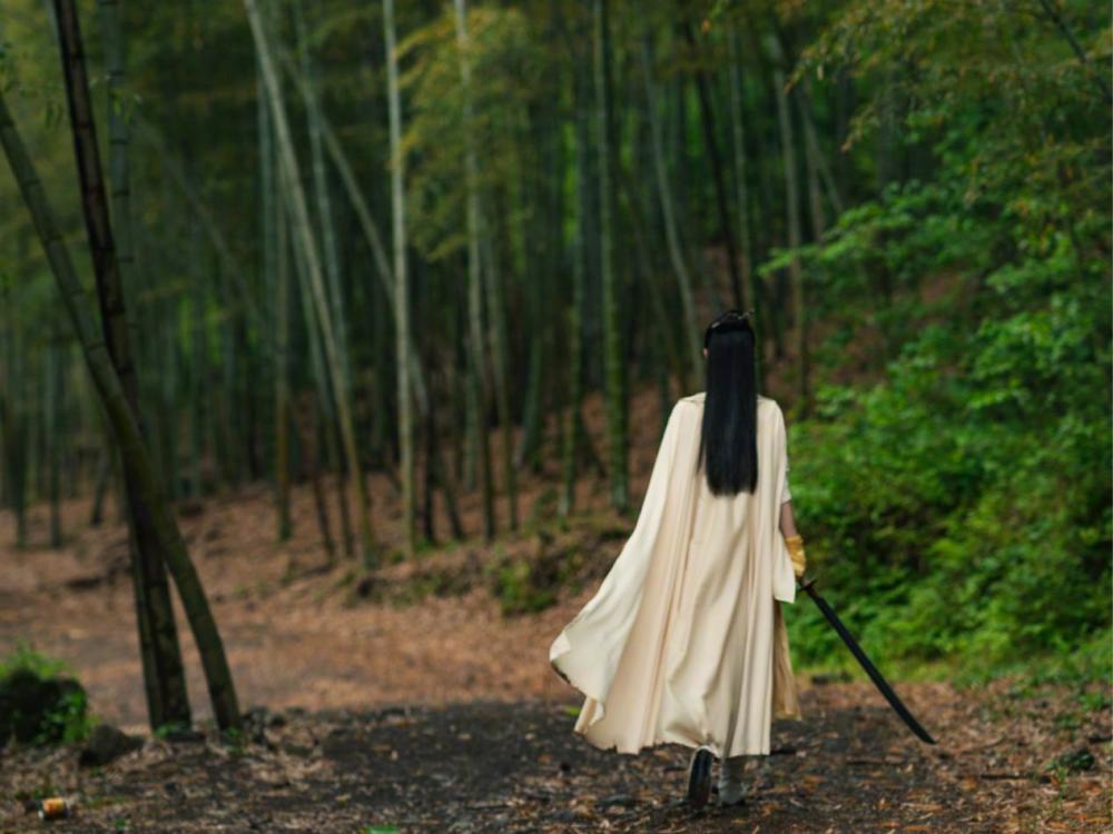 有翡|《有翡》预告片信息量大，主角海报太抢眼，“允翡CP”互动有爱