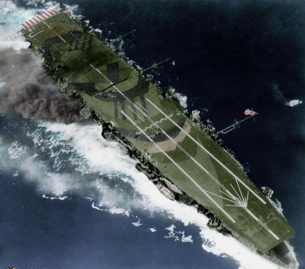 图片:涂装绚丽的日军"瑞凤"号航母,在大海上涂绿色,思路清奇,很快引来