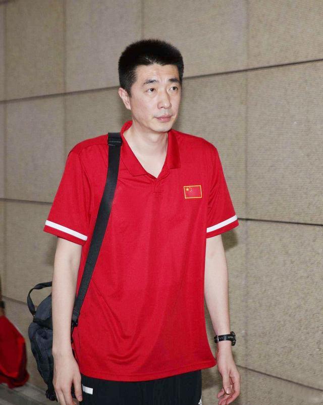 第一位,安家杰因为体制机制的问题,我们中国女排的主教练不可能邀请