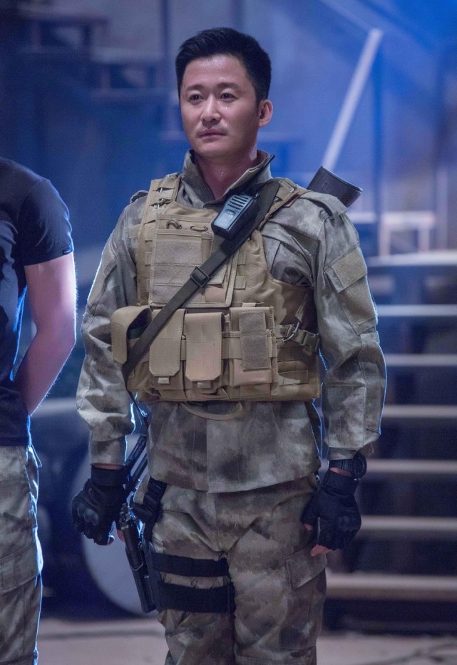 吴京21秒徒手爬到四楼,特种兵说出一个数字,吴京当时就无地自容