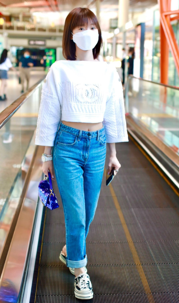 有种失策叫毛晓彤穿炫腹装,镜头抓拍到那刻,这腰宽到我不敢想_腾讯