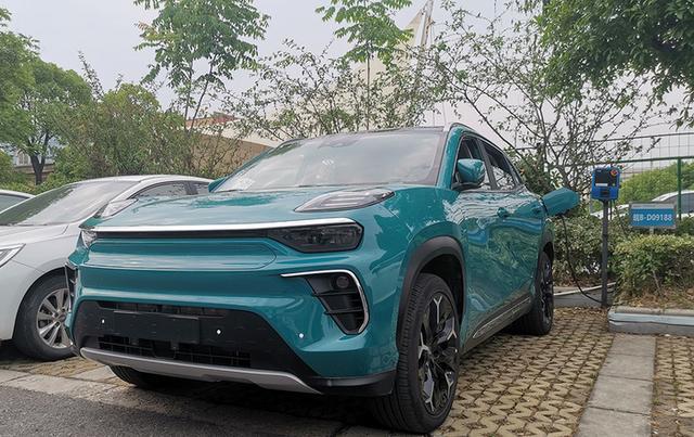 奇瑞eq5实车现身街头全铝车身配600km续航这前脸设计会爱吗