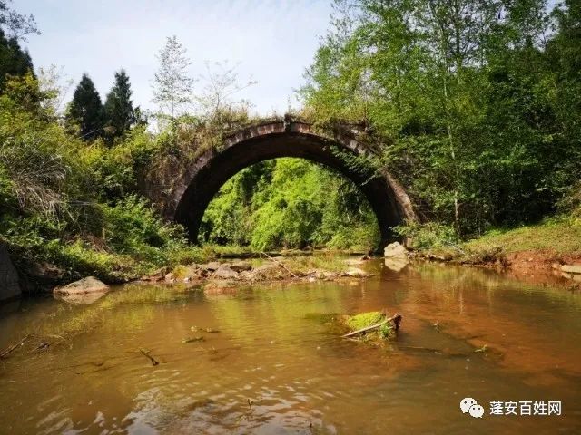 蓬安白云寨国家森林公园旅游景点——罗家高坑乾隆石拱桥,平桥!