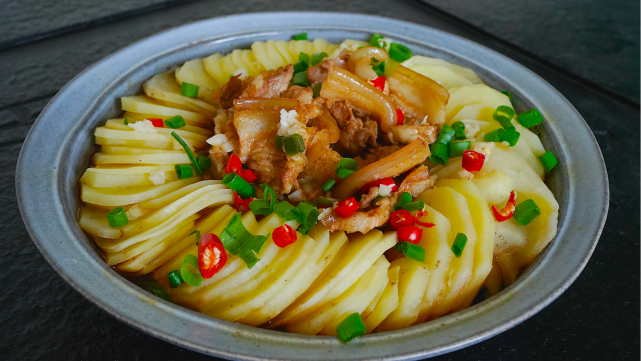 土豆片蒸五花肉,不用炒不用油蒸一蒸更健康,原汁原味简单易学