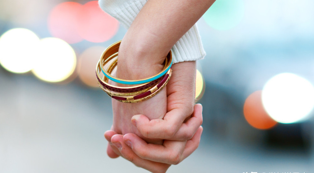 手一牵就是永远12星座的4种牵手方式怎么牵你就怎么爱你