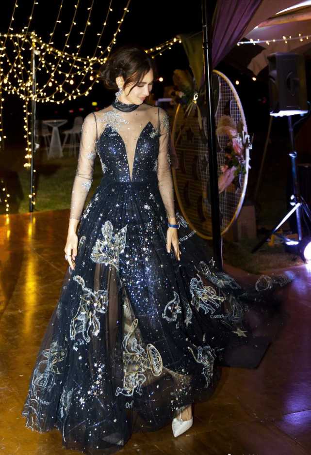 卢靖姗穿衣真胆大,穿薄纱半透视设计连衣裙优雅洋气,女人味十足