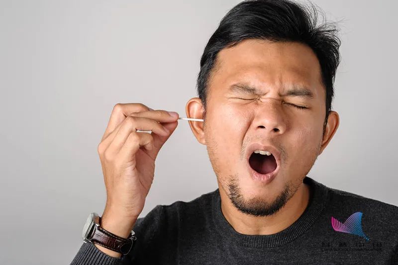 耳屎|油耳朵里的“油”是啥？耳屎到底要不要掏？总算是清楚了