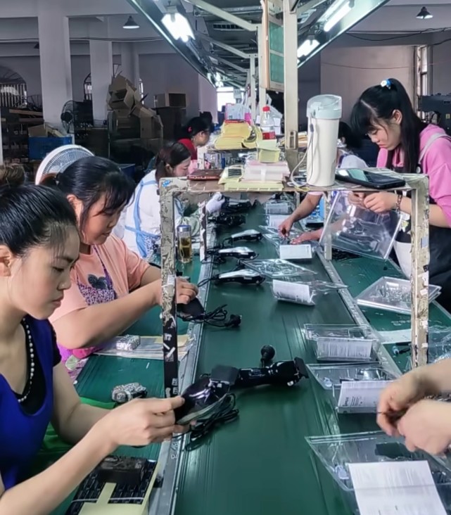 00后打工妹工厂不加班天天吃好睡好快突破120斤了怎么嫁人